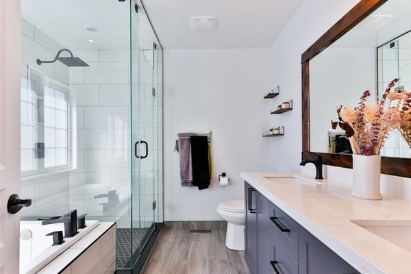 Comment choisir un chauffe-eau électrique pour une maison avec une grande consommation d'eau?