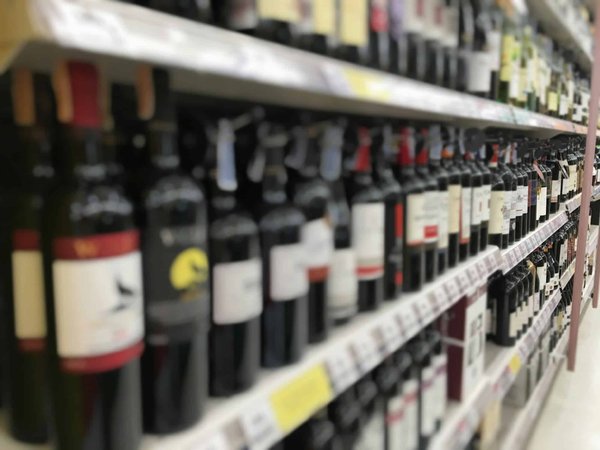 Quels sont les avantages des stores vénitiens pour une cuisine ensoleillée ?