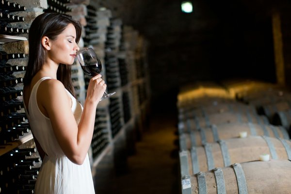 Créer la cave à vin de vos rêves : guide d'aménagement astucieux